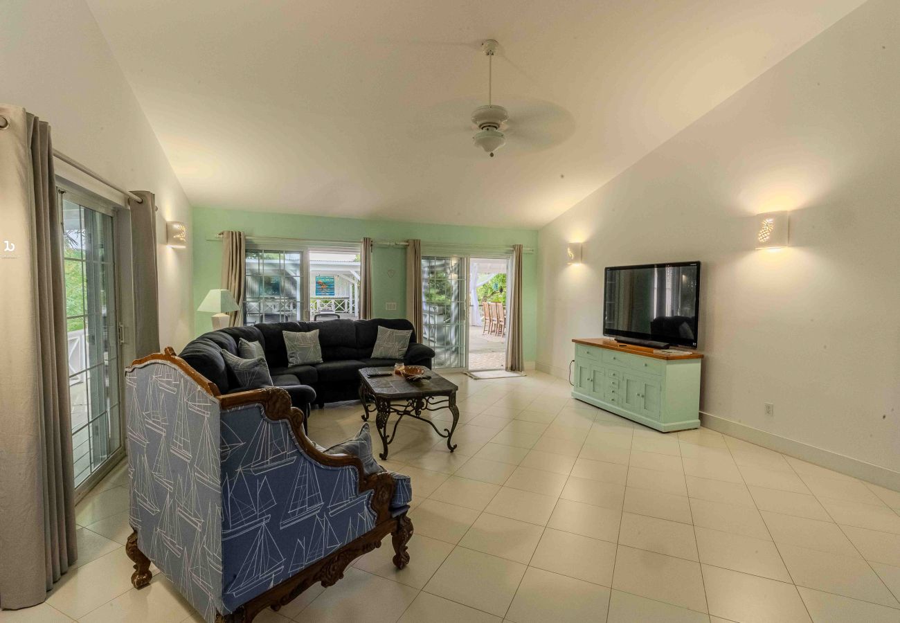 Villa in Jolly Harbour - Blissful Tropical Escape