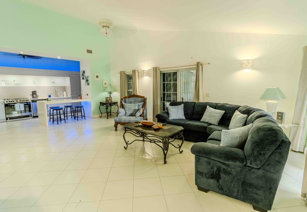 Villa in Jolly Harbour - Blissful Tropical Escape