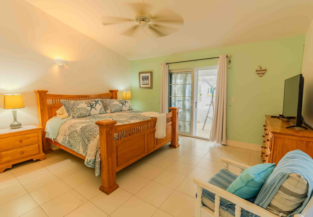 Villa in Jolly Harbour - Blissful Tropical Escape