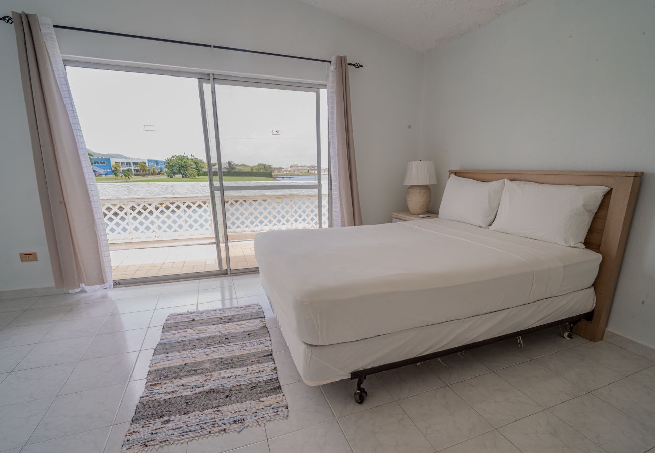 Villa in Jolly Harbour - Convenient Waterfront Villa