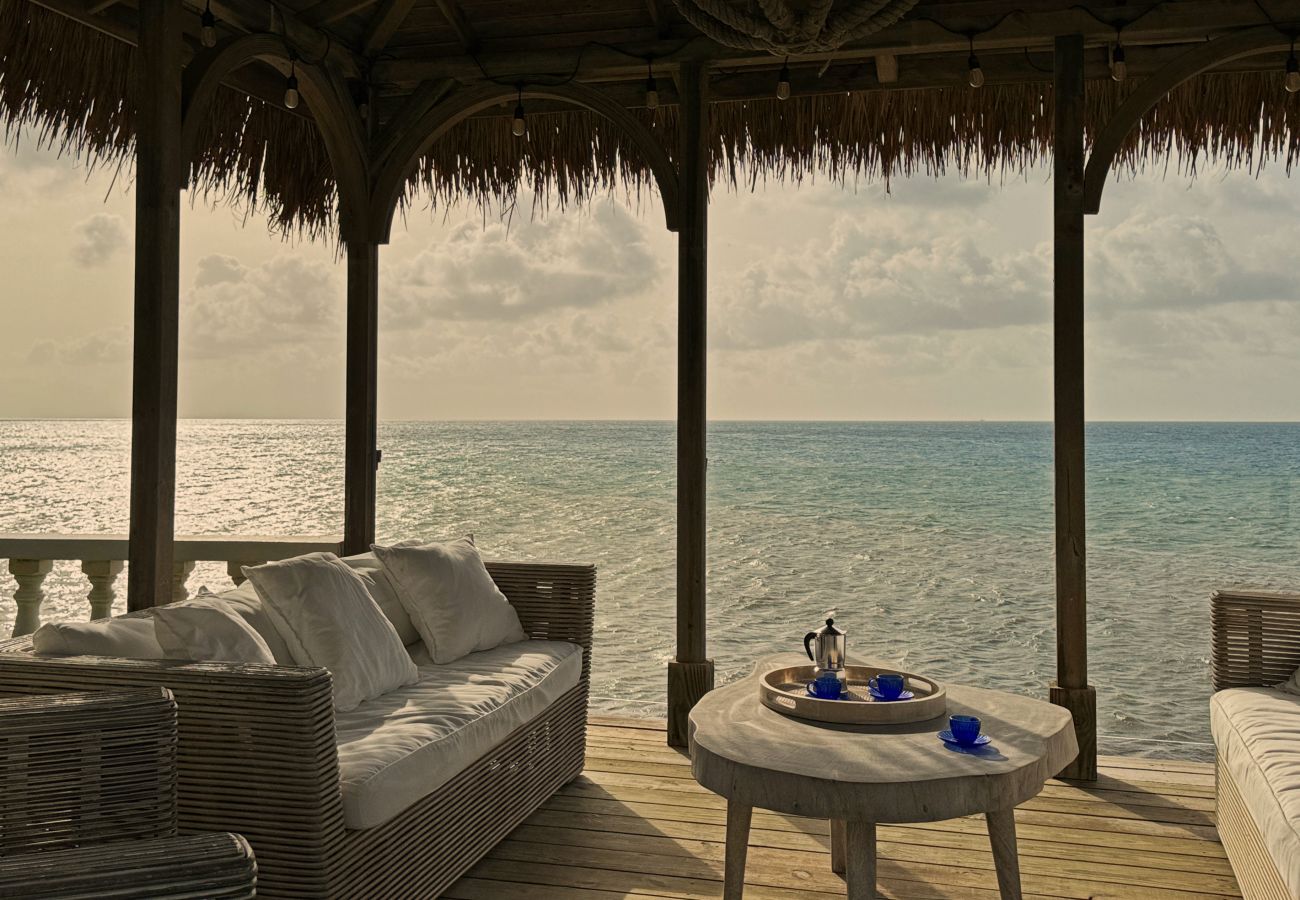 Villa in Crosbies - Refined Ocean Hideaway 