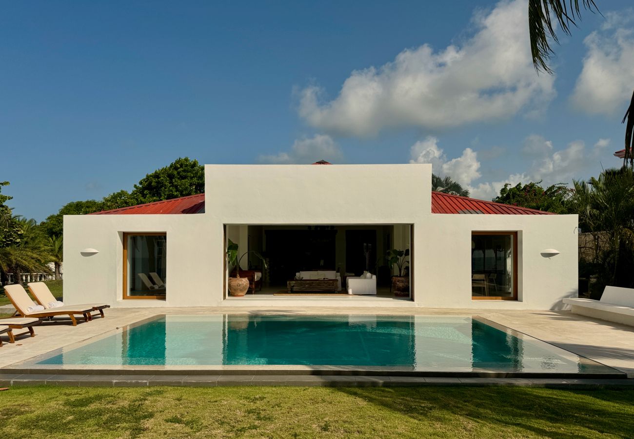 Villa in Crosbies - Refined Ocean Hideaway 