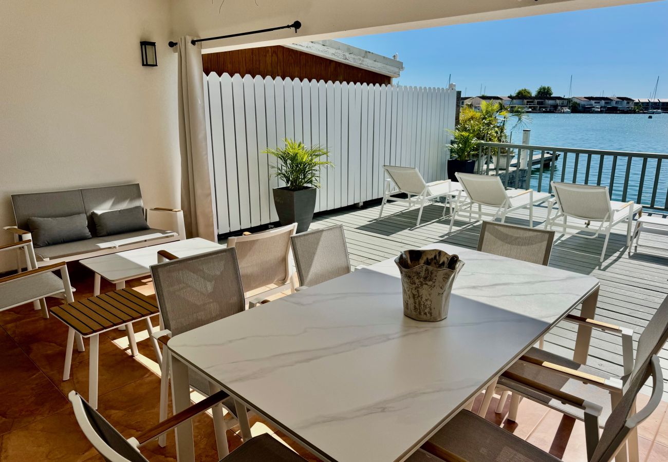 Villa in Jolly Harbour - Stunning Waterfront Retreat 