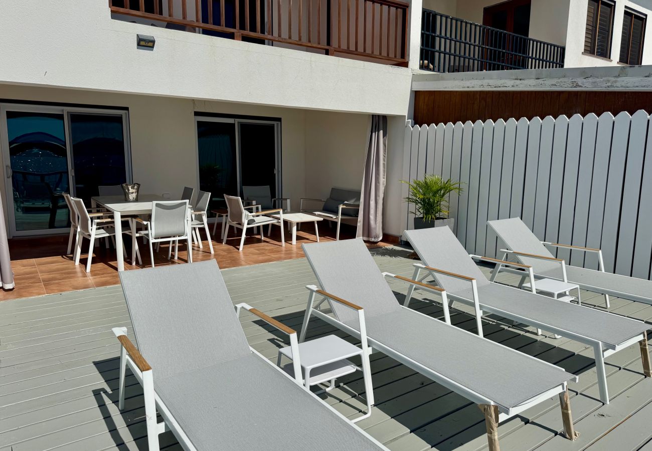 Villa in Jolly Harbour - Stunning Waterfront Retreat 