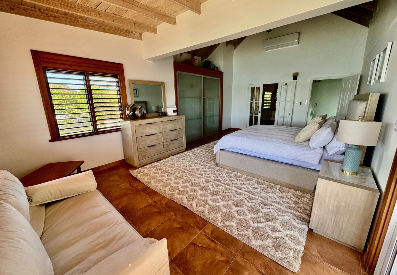Villa in Jolly Harbour - Stunning Waterfront Retreat 