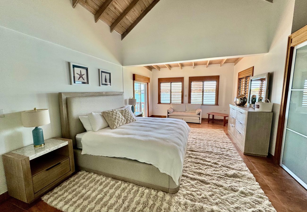 Villa in Jolly Harbour - Stunning Waterfront Retreat 