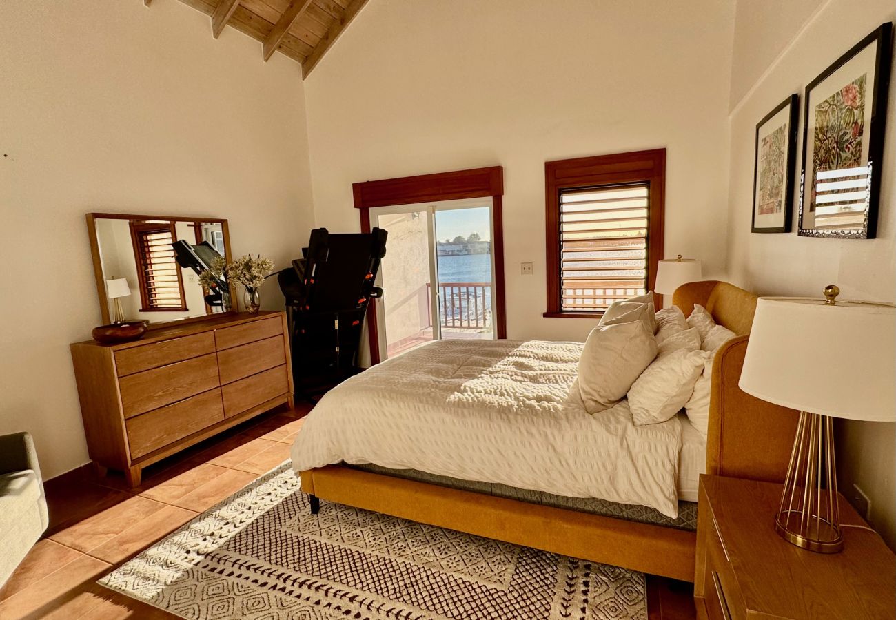 Villa in Jolly Harbour - Stunning Waterfront Retreat 