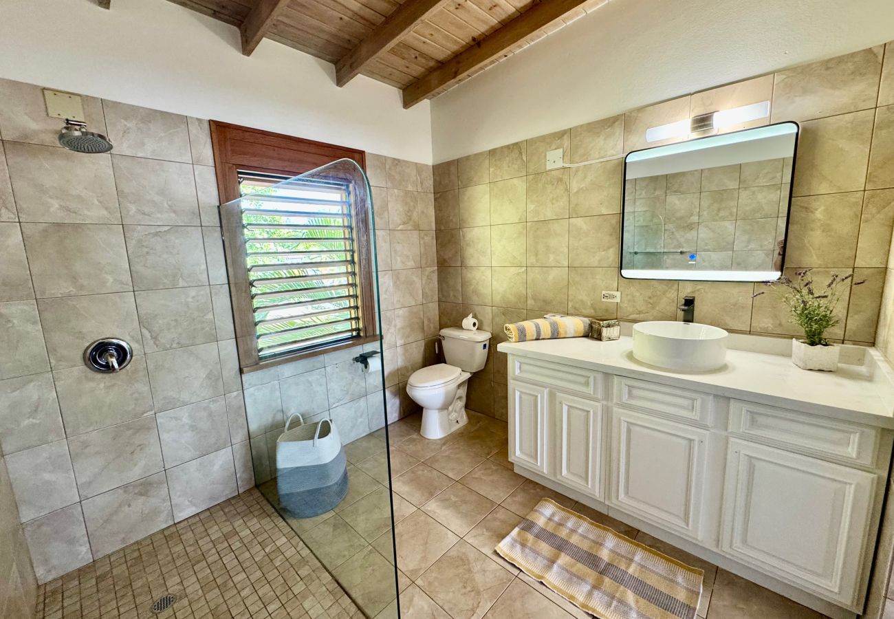 Villa in Jolly Harbour - Stunning Waterfront Retreat 