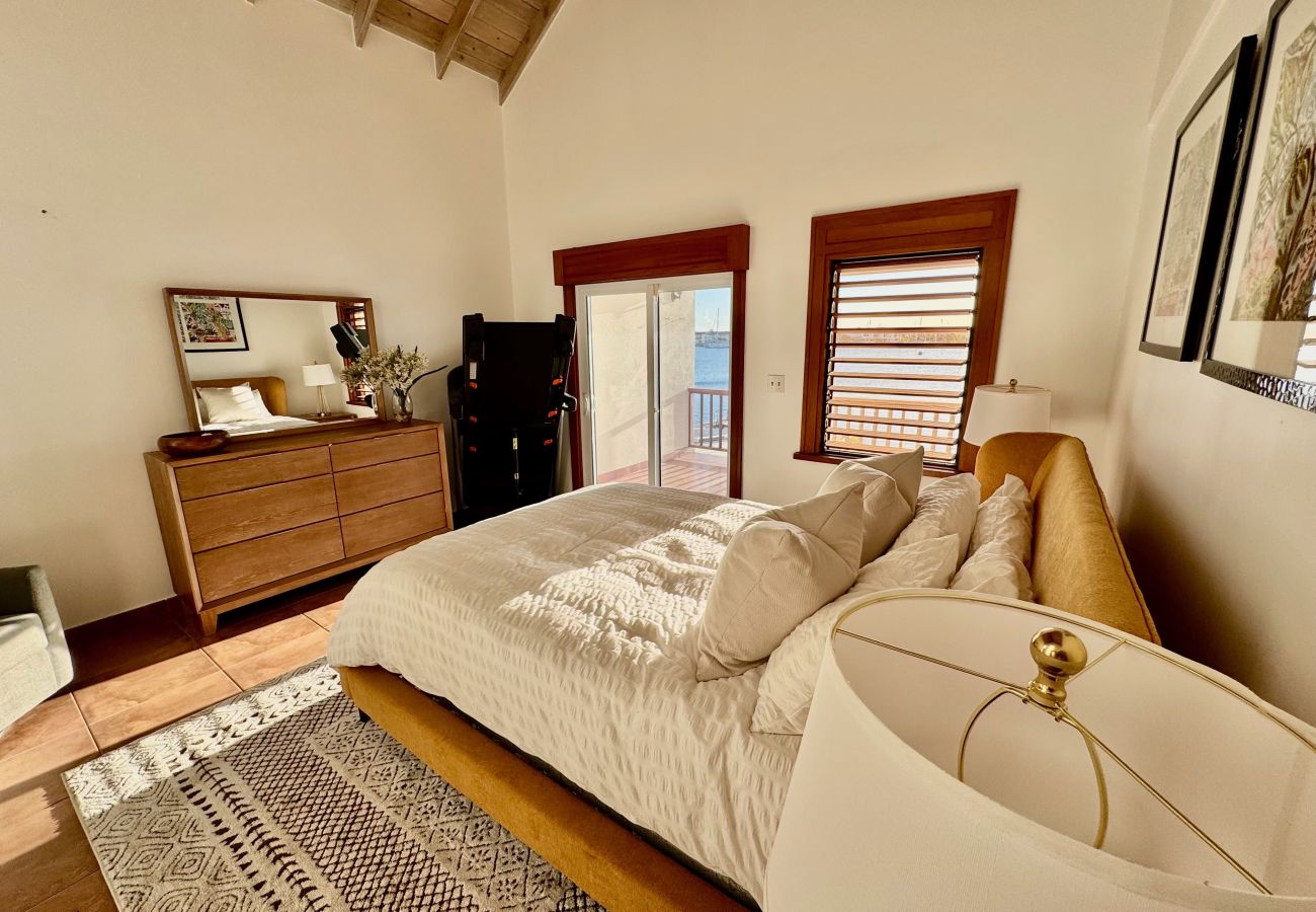 Villa in Jolly Harbour - Stunning Waterfront Retreat 