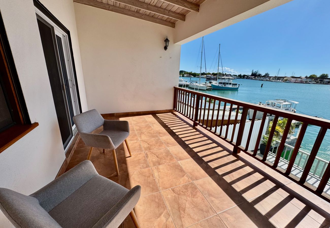 Villa in Jolly Harbour - Stunning Waterfront Retreat 