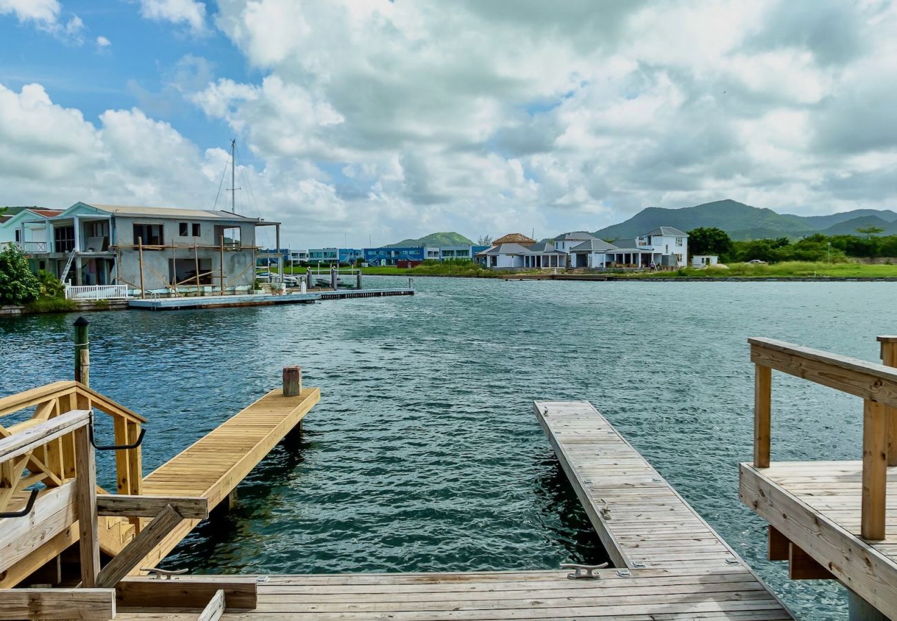 Villa in Jolly Harbour - Modern Luxury Escape