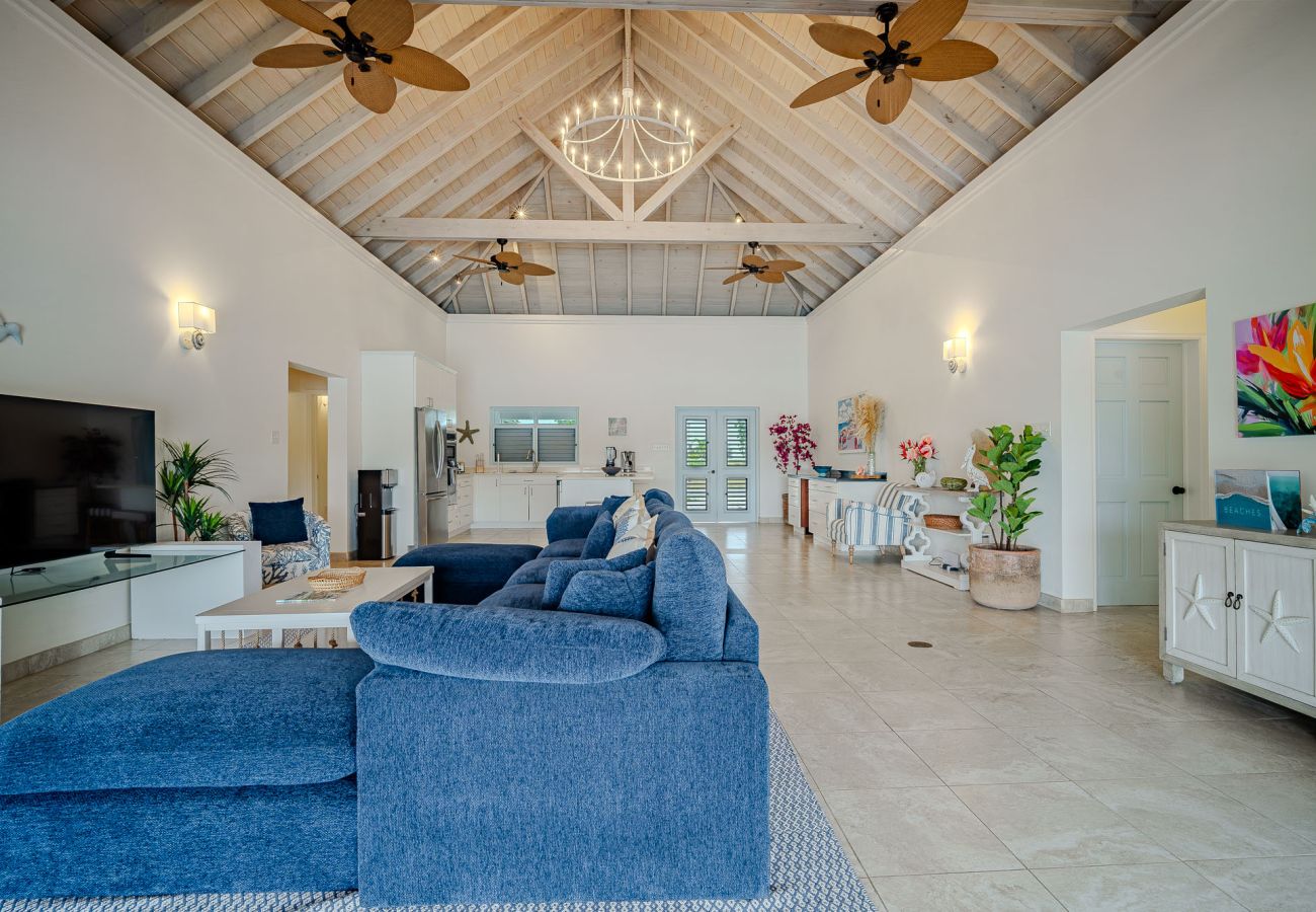 Villa in Jolly Harbour - Villa Flora 