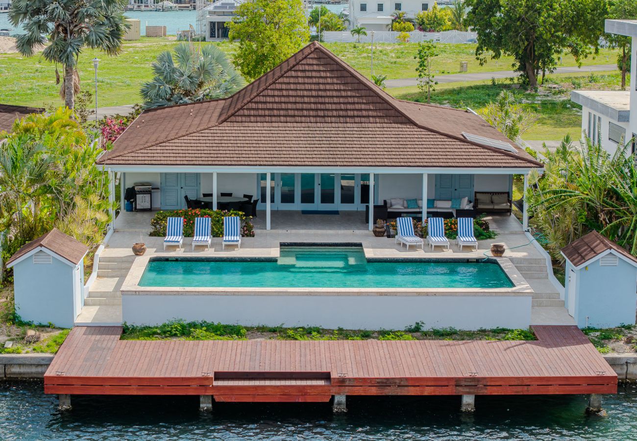 Villa in Jolly Harbour - Villa Flora 