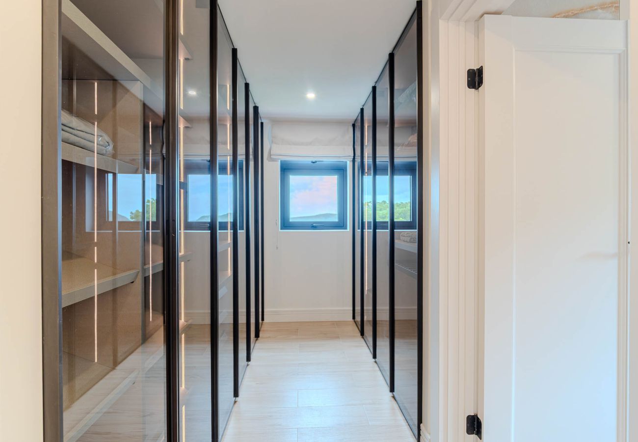 Villa in Jolly Harbour - High Ground Villa 