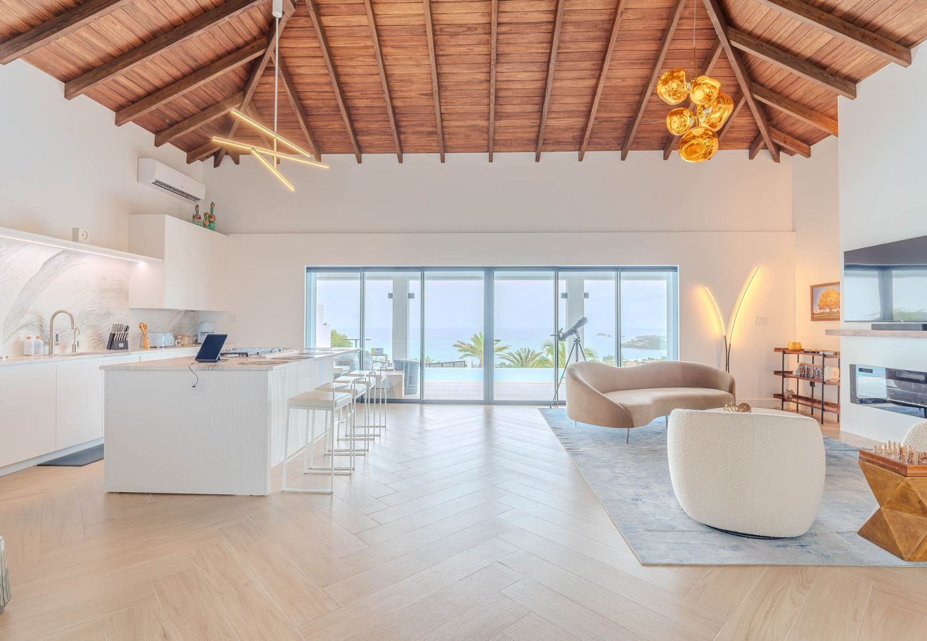 Villa in Jolly Harbour - High Ground Villa 