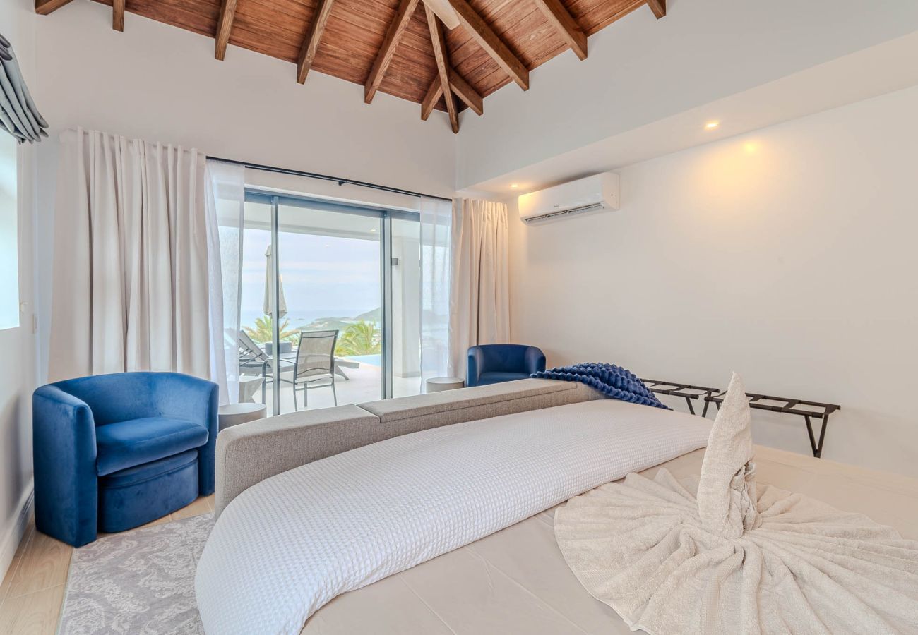 Villa in Jolly Harbour - High Ground Villa 