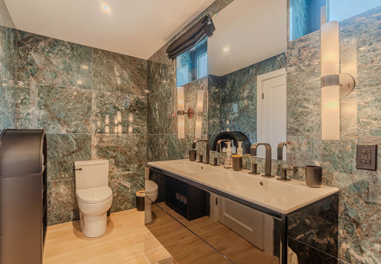 Villa in Jolly Harbour - High Ground Villa 