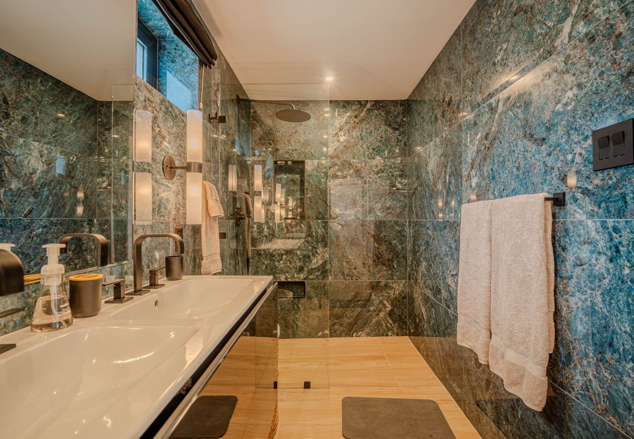 Villa in Jolly Harbour - High Ground Villa 