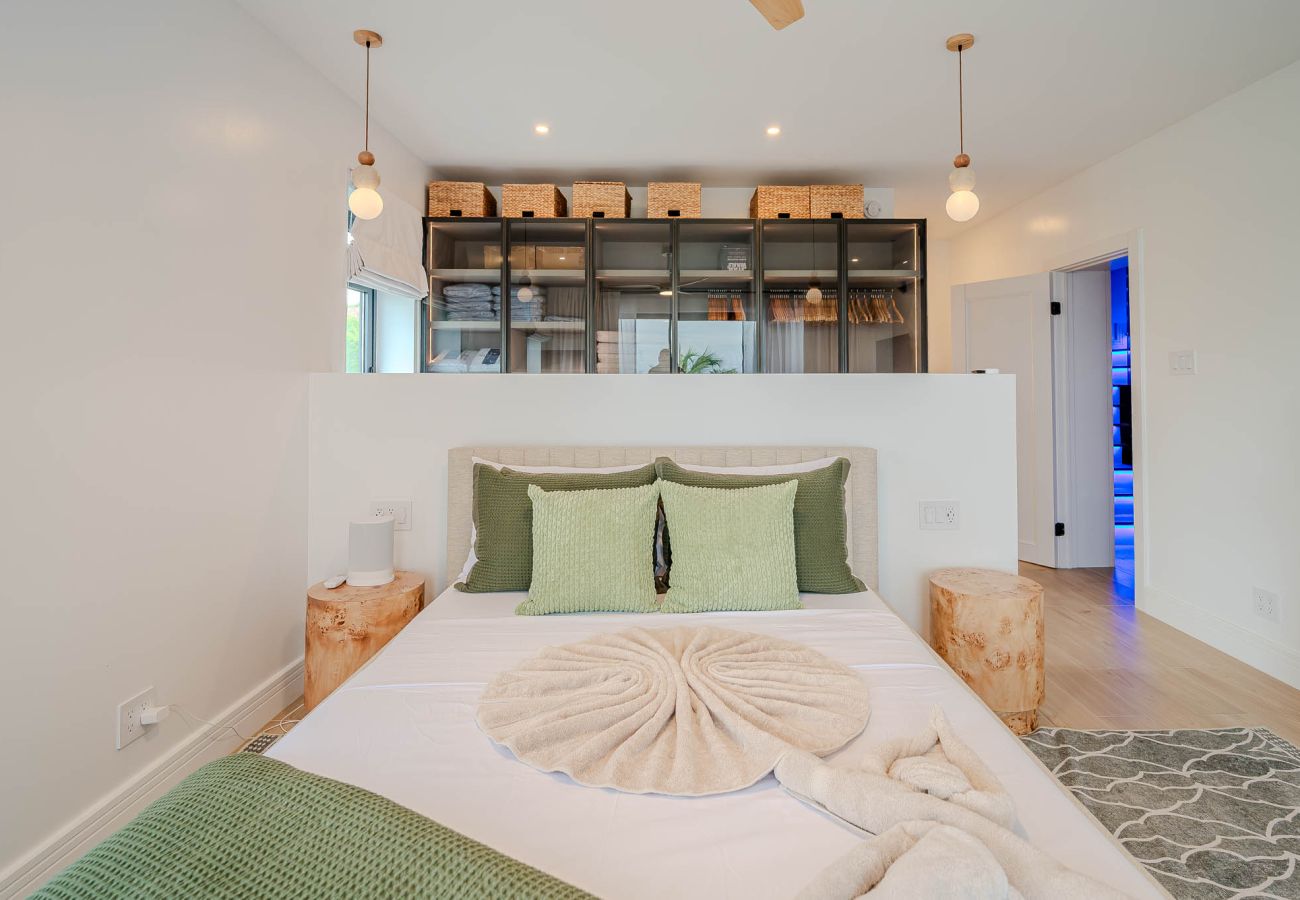 Villa in Jolly Harbour - High Ground Villa 