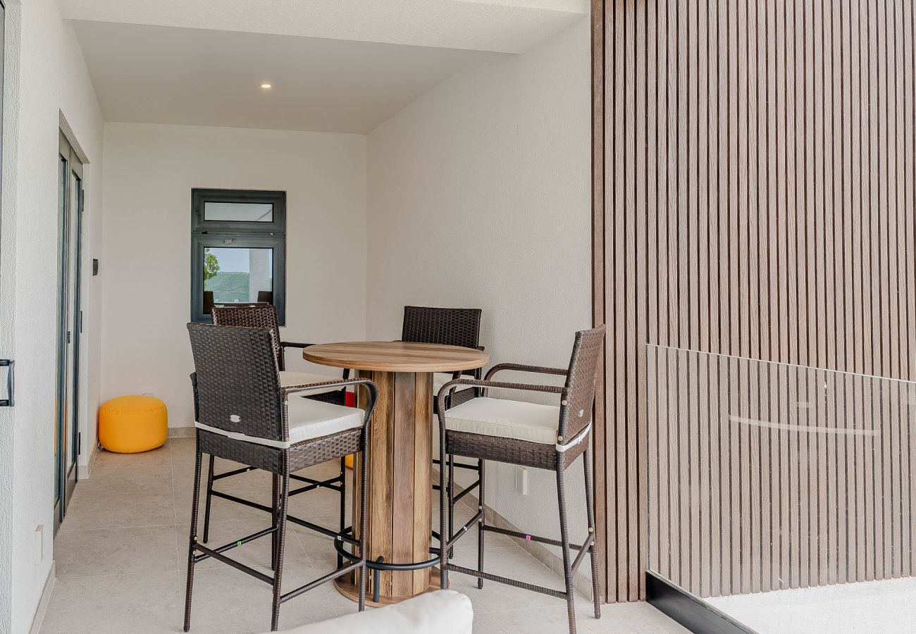 Villa in Jolly Harbour - High Ground Villa 