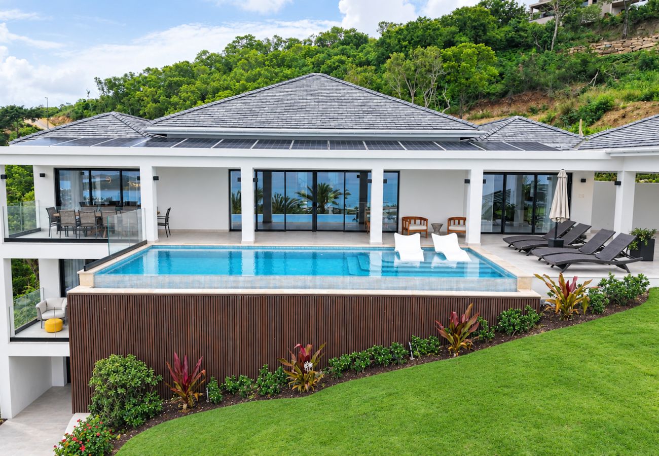 Villa in Jolly Harbour - High Ground Villa 