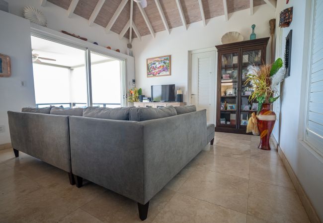 Villa in Jolly Harbour - Spectacular Hillside Retreat Villa in Jolly Harbour - Spectacular Hillside Retreat