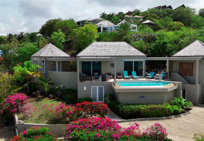 Villa in Jolly Harbour - Spectacular Hillside Retreat Villa in Jolly Harbour - Spectacular Hillside Retreat