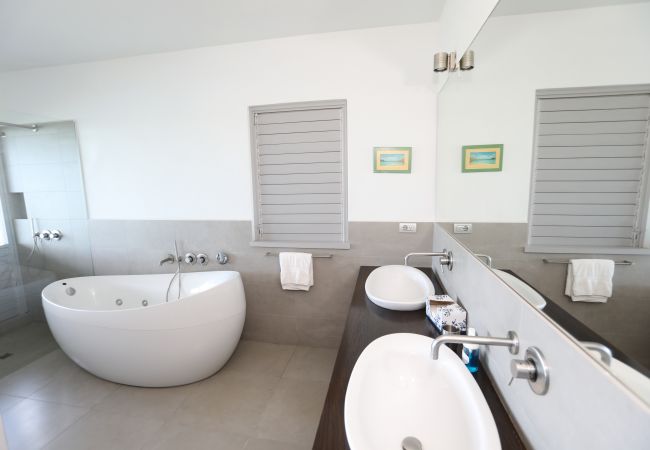 Villa in Five Island Village - VIP Stunning Hilltop Sanctuary Villa in Five Island Village - VIP Stunning Hilltop Sanctuary