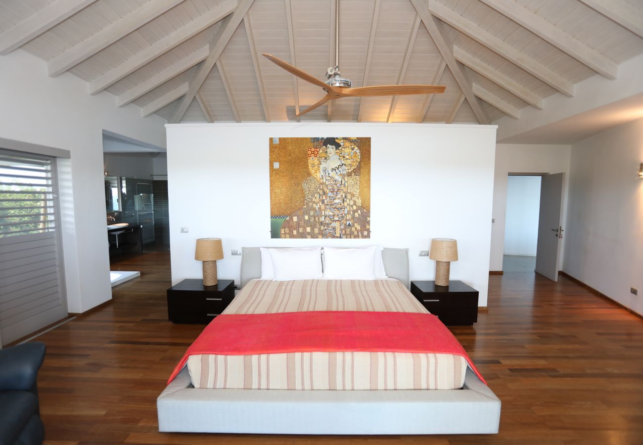 Luxuriously equipped, spacious bedroom, ensuite shower at Galley Bay villa rentals