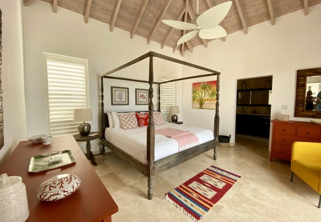 Villa in Jolly Harbour - Exceptional Hillside Haven Villa in Jolly Harbour - Exceptional Hillside Haven