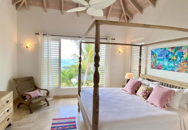 Villa in Jolly Harbour - Exceptional Hillside Haven Villa in Jolly Harbour - Exceptional Hillside Haven