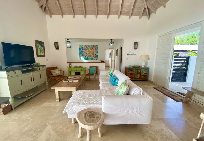Villa in Jolly Harbour - Exceptional Hillside Haven Villa in Jolly Harbour - Exceptional Hillside Haven