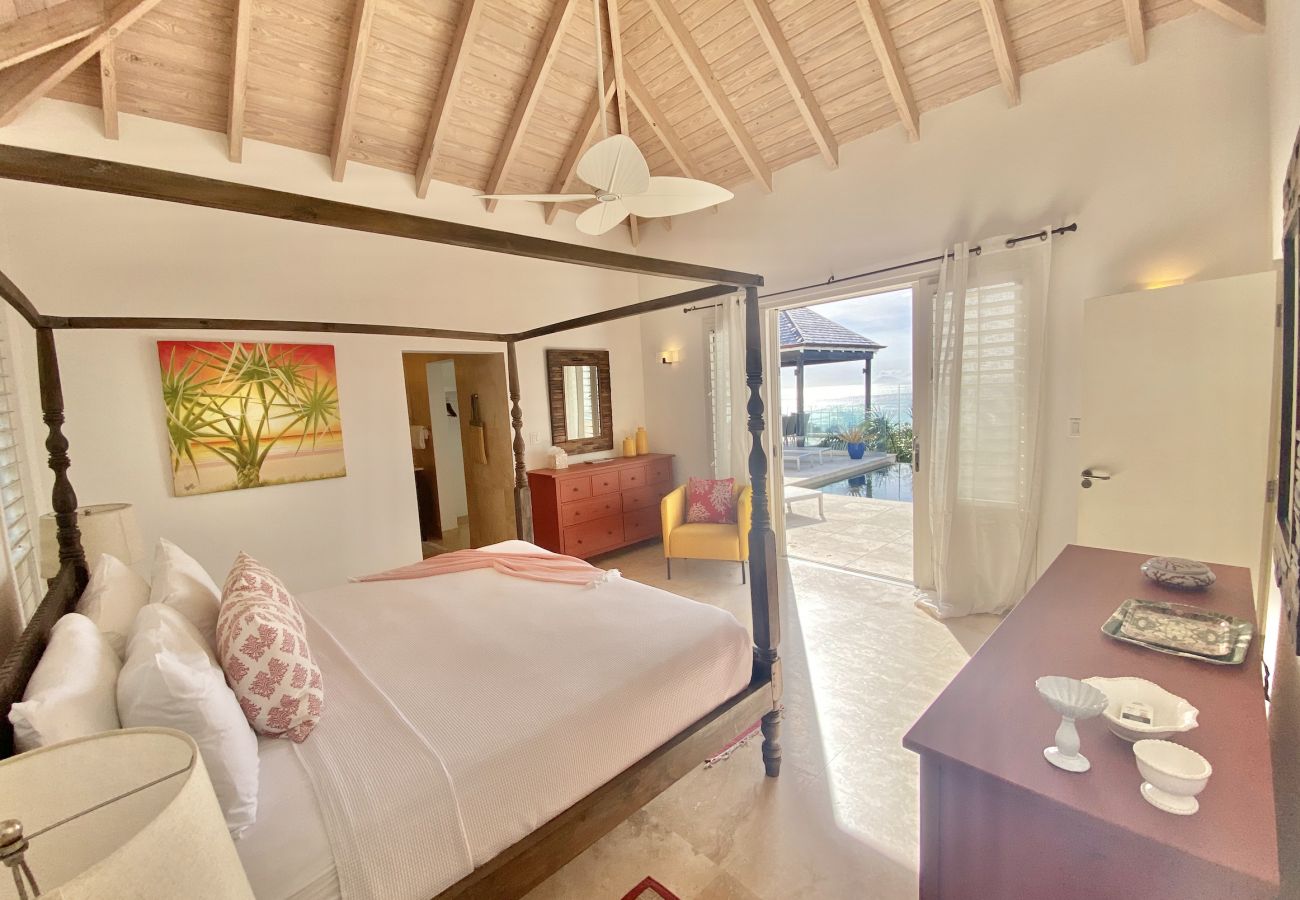 Villa rentals at Sugar Ridge, Antigua, Ensuite bedroom