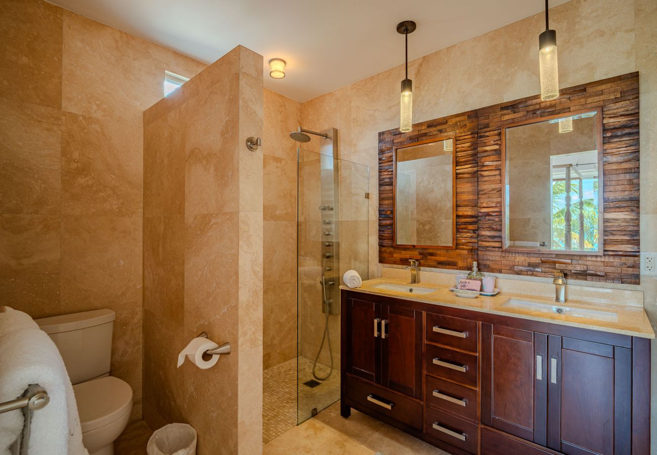 Villa in Jolly Harbour - Exceptional Hillside Haven