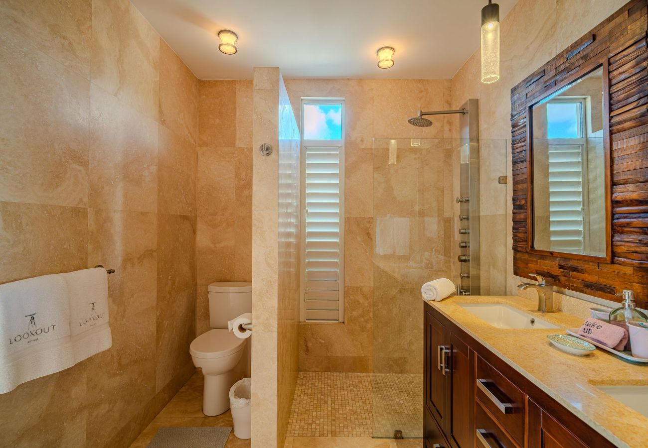 Villa in Jolly Harbour - Exceptional Hillside Haven