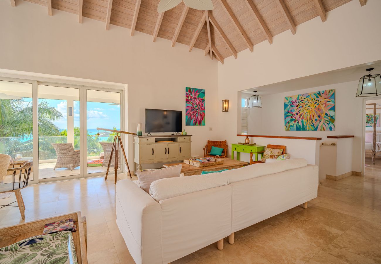 Villa in Jolly Harbour - Exceptional Hillside Haven