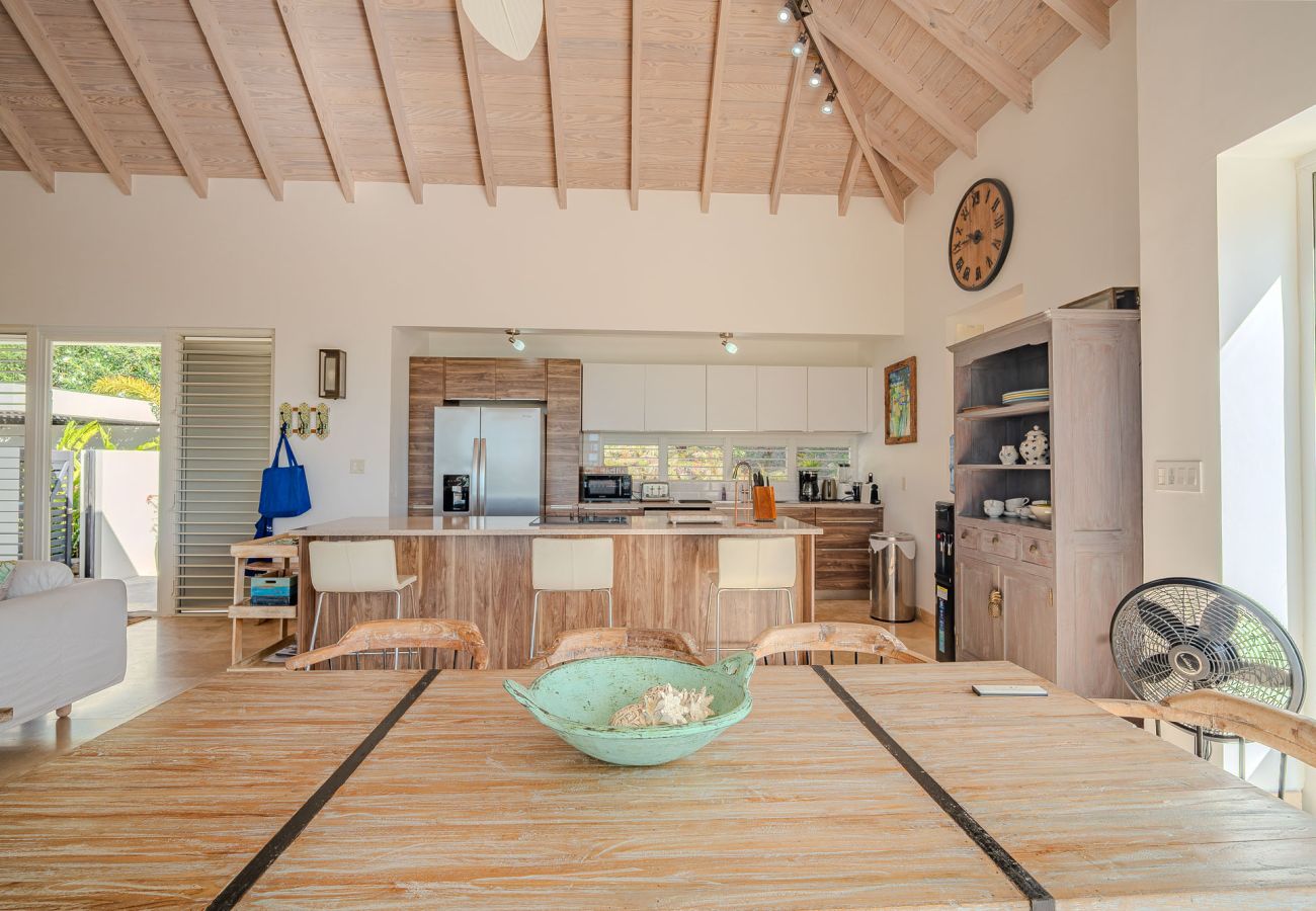 Villa in Jolly Harbour - Exceptional Hillside Haven