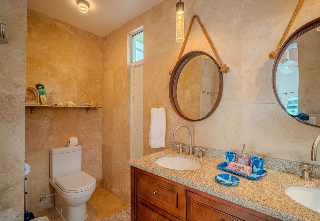 Villa in Jolly Harbour - Exceptional Hillside Haven