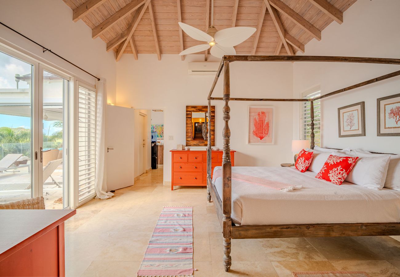 Villa in Jolly Harbour - Exceptional Hillside Haven