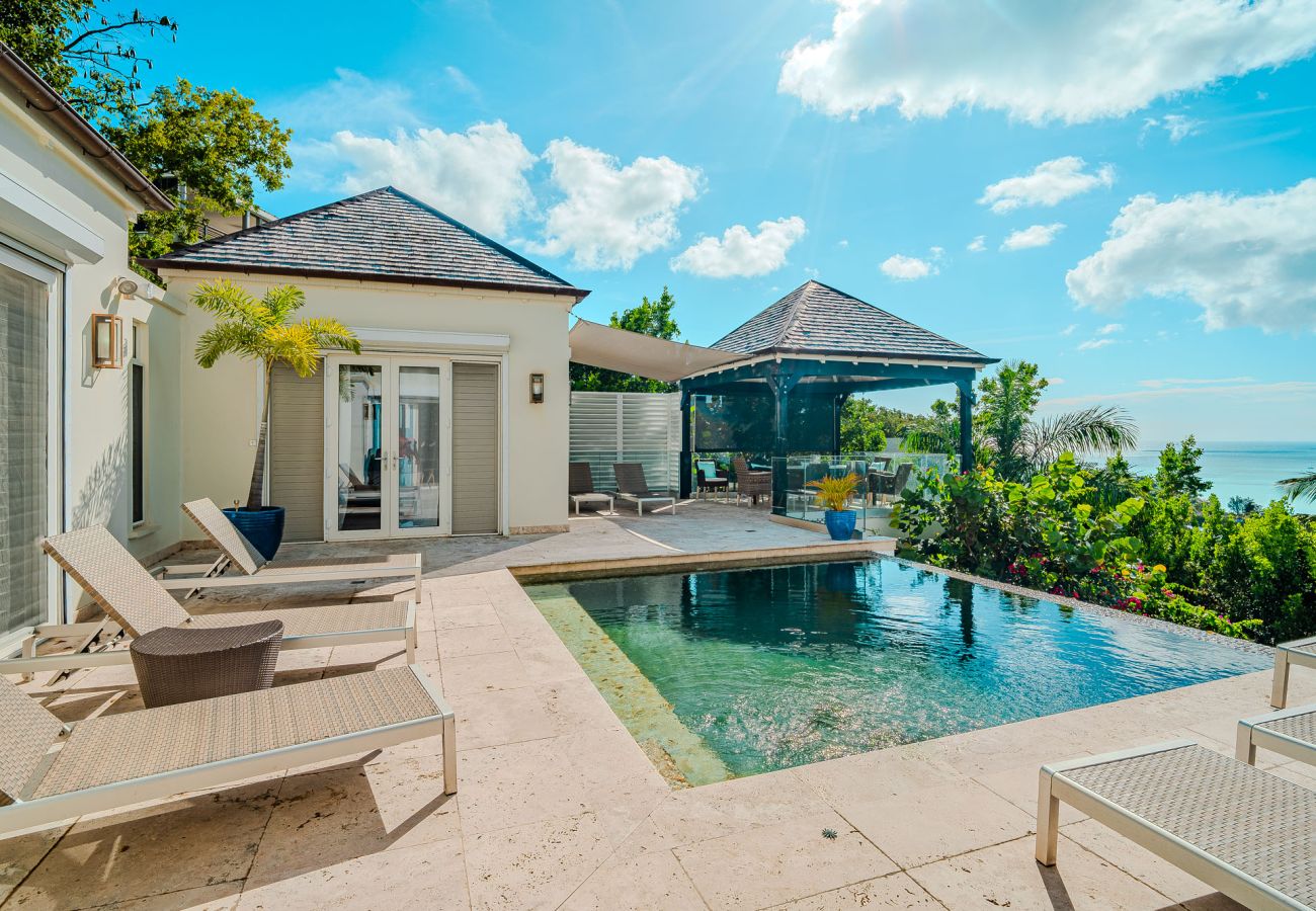 Villa in Jolly Harbour - Exceptional Hillside Haven