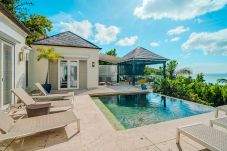 Villa in Jolly Harbour - Exceptional Hillside Haven Villa in Jolly Harbour - Exceptional Hillside Haven