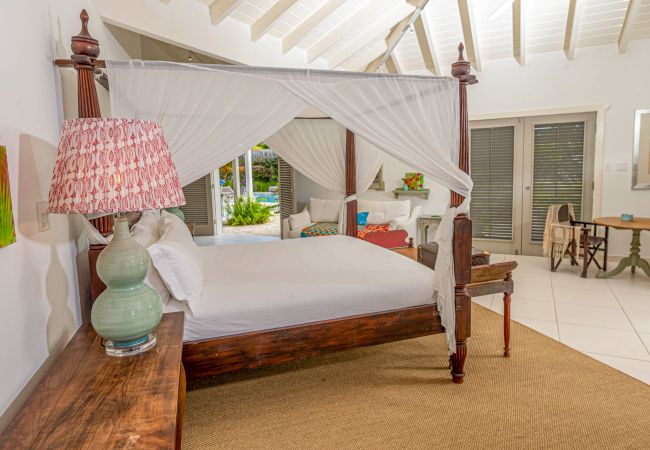 Villa in Jolly Harbour - VIP Palm Point Beach House Villa in Jolly Harbour - VIP Palm Point Beach House