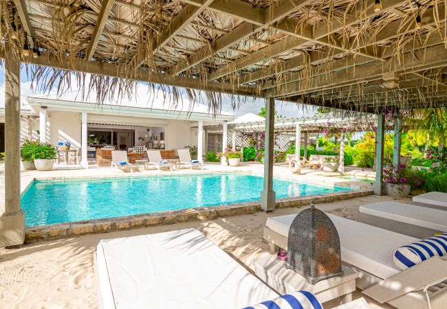 Villa in Jolly Harbour - VIP Palm Point Beach House Villa in Jolly Harbour - VIP Palm Point Beach House