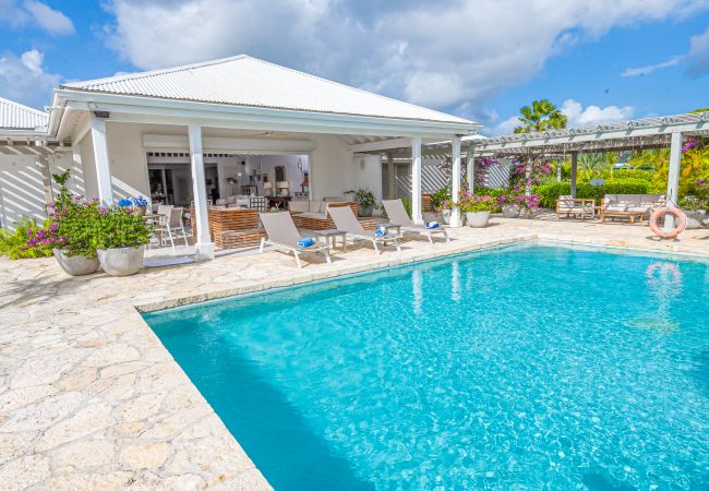 Villa in Jolly Harbour - VIP Palm Point Beach House Villa in Jolly Harbour - VIP Palm Point Beach House