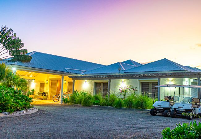 Villa in Jolly Harbour - VIP Palm Point Beach House Villa in Jolly Harbour - VIP Palm Point Beach House