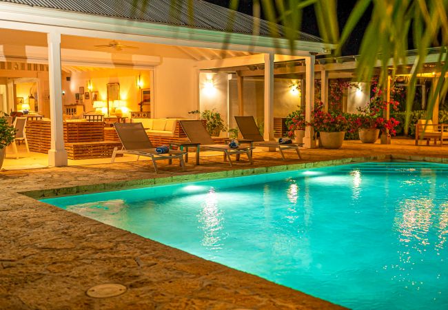 Villa in Jolly Harbour - VIP Palm Point Beach House Villa in Jolly Harbour - VIP Palm Point Beach House