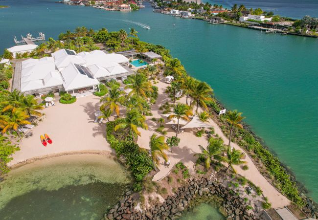 Villa in Jolly Harbour - VIP Palm Point Beach House Villa in Jolly Harbour - VIP Palm Point Beach House