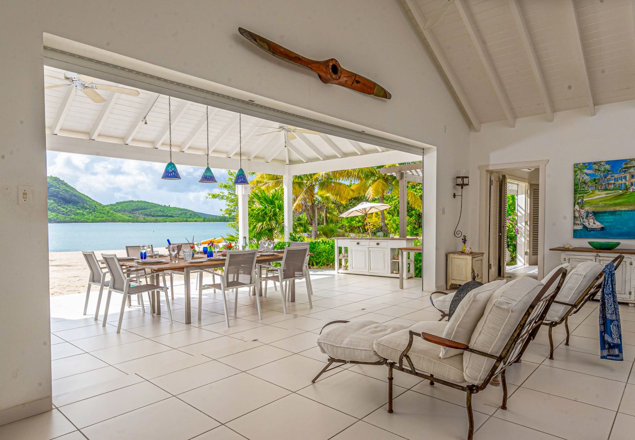 Villa in Jolly Harbour - VIP Palm Point Beach House 