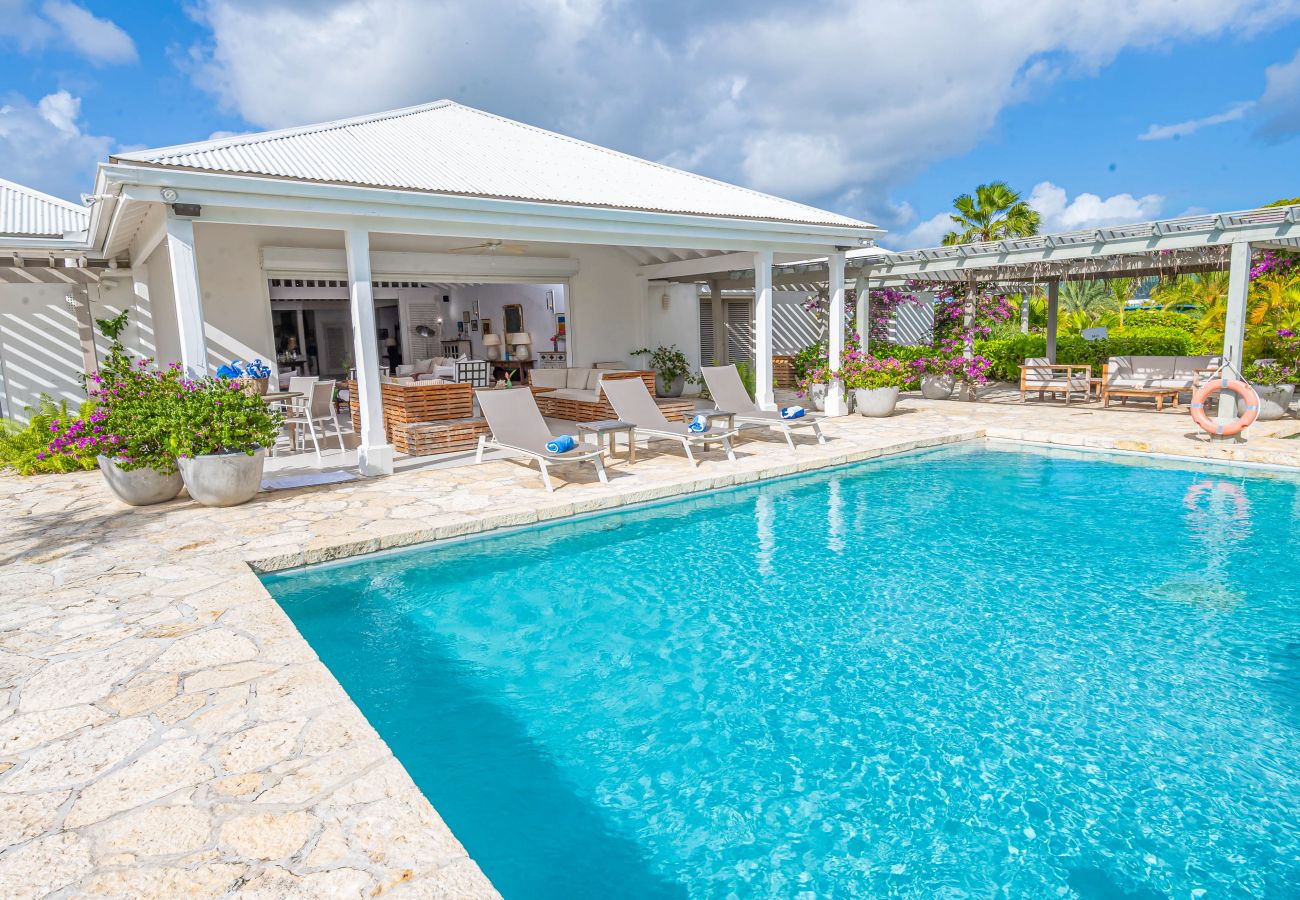 Villa in Jolly Harbour - VIP Palm Point Beach House 