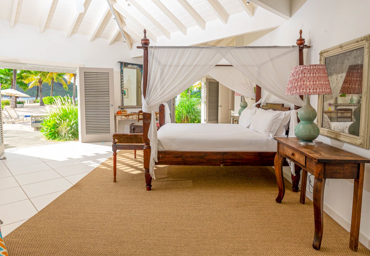 High ceilings, a king-sized bed, a sitting area, sea views at Jolly Harbour Villa rentals, Antigua